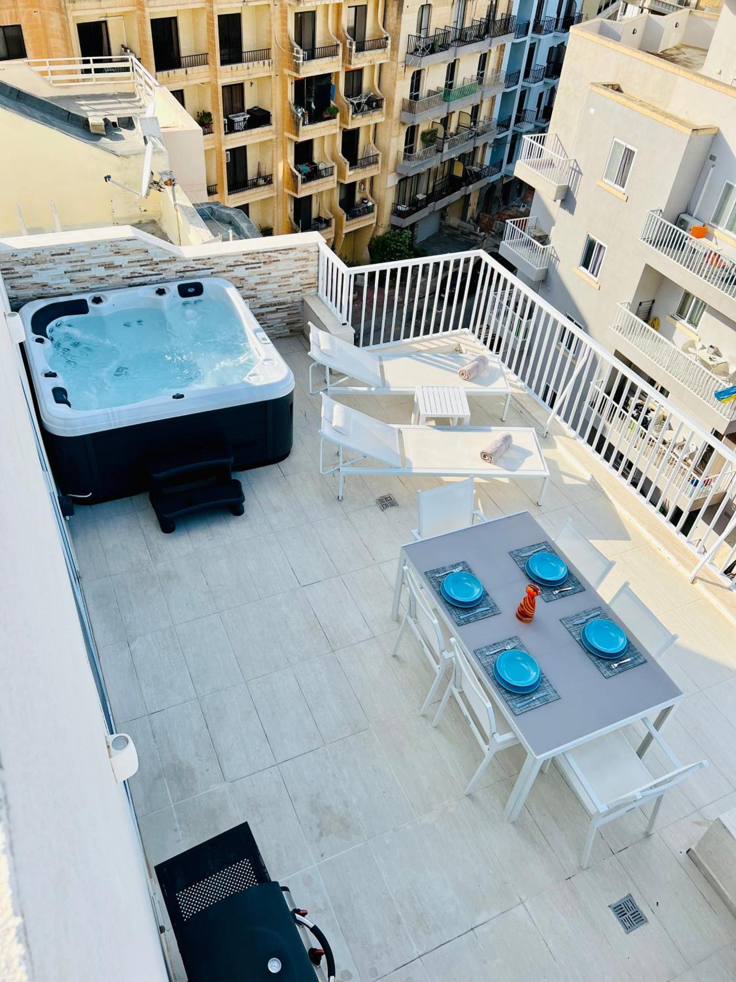 Poseidon Court Penthouse Superior Apartamento St. Paul's Bay Exterior foto